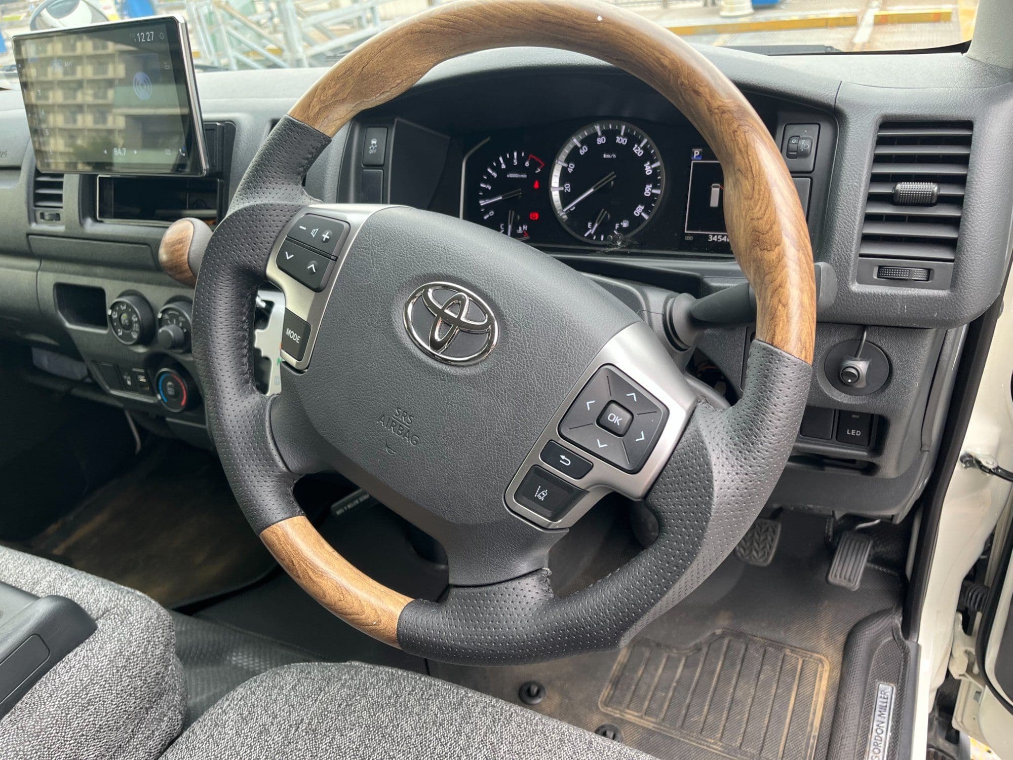 Car Image 8